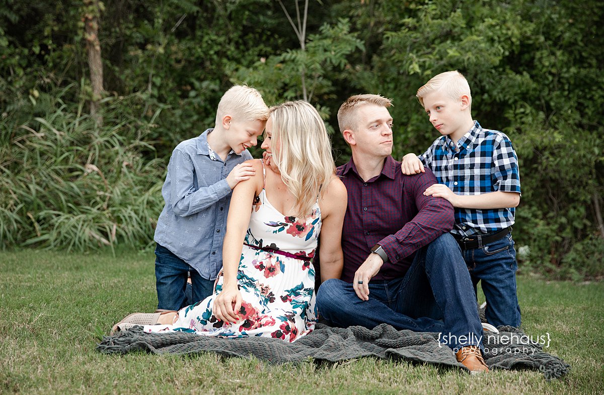 Outdoor portrait of family of four with mom, dad, two brothers by Shelly Niehaus Photography Family Photographer
